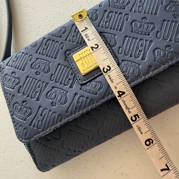 Juicy Couture Slate Blue Cross Body Wallet Purse 12 CC Slots Zips Close Embossed - Picture 8 of 9
